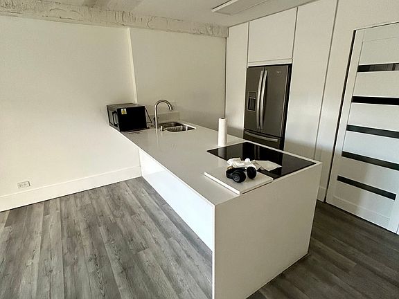 2nd image of 3690 Inverrary Dr APT 2M