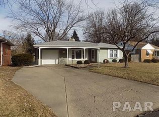 702 Arlann Dr, Pekin, IL 61554