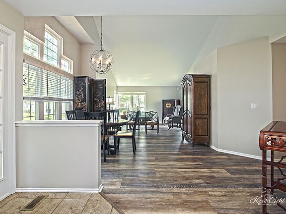 2nd image of 335 Ashford Cir Unit 1
