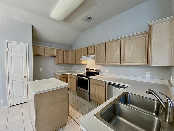5th image of 103 Worchester Ln