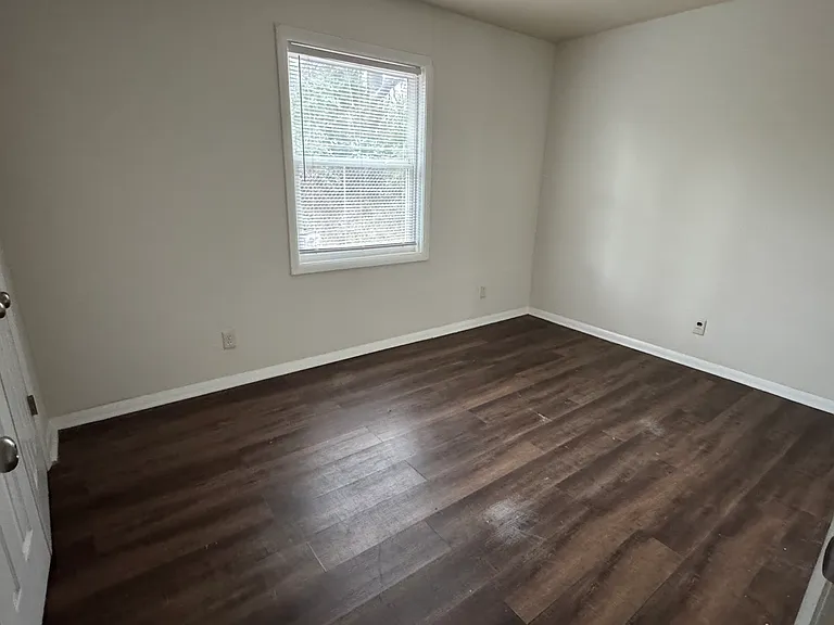 1437 Berkshire Dr — Photo 4