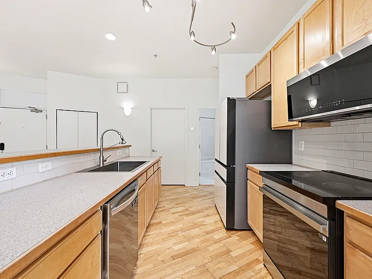 2422 Tremont Pl #103 — Photo 3