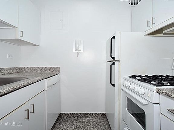 3rd image of 166 E 63rd St APT 7H