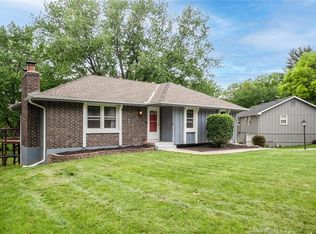6910 NW Searcy Dr, Parkville, MO 64152