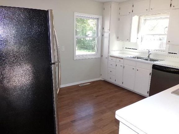 3rd image of 309 Garfield Ave N