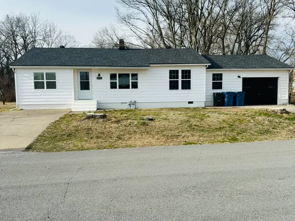 1211 Oneida St, Seneca, MO 64865