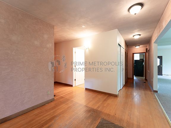 4th image of 11322 Exeter Ave NE