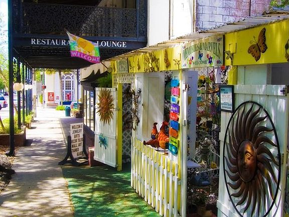 Downtown - 5 minutes away