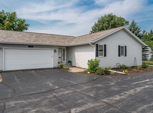 570 W Rockton Rd, Rockton, IL 61072