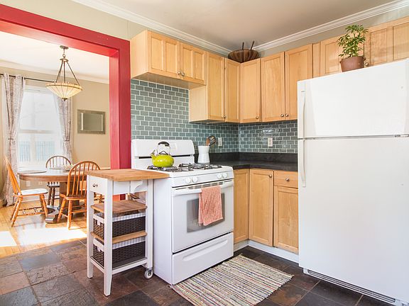 3rd image of 1807 Taylor St NE