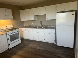 300 W 9th St #4, Henrietta, MO 64036