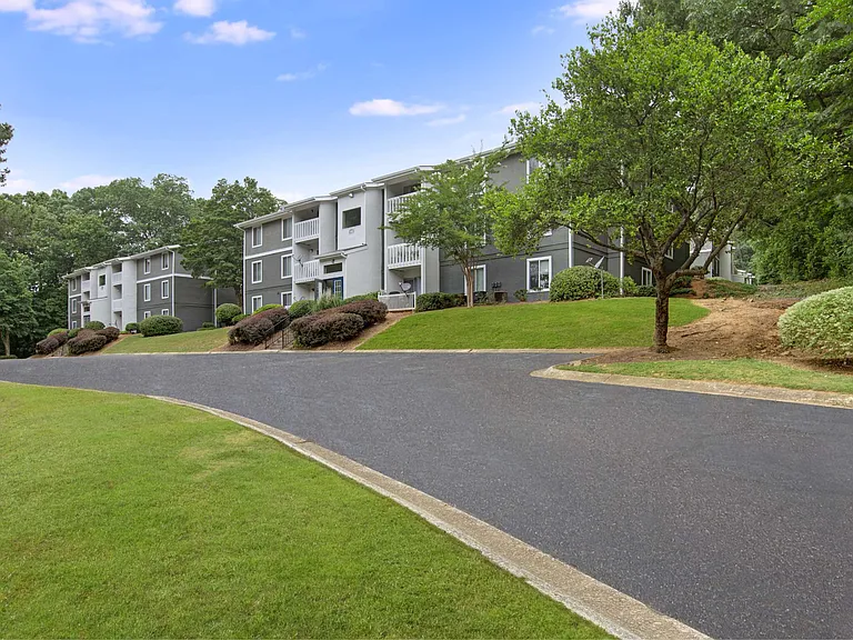 Lacota Apartments — Photo 28