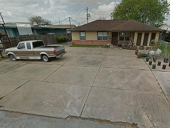 5th image of 109 E Oak St