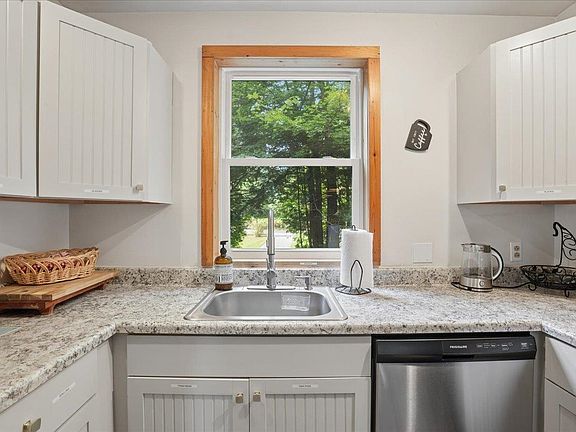 3rd image of 29 Northpointe Road