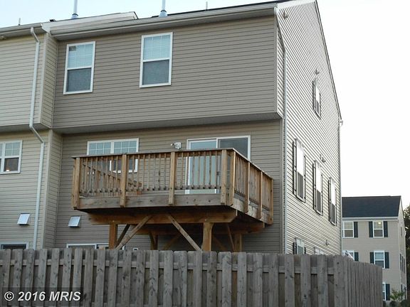 5th image of 2327 Drake Ln