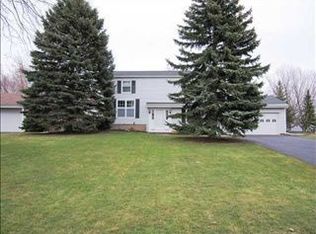 28 Weatherwood Ln, Rochester, NY 14624