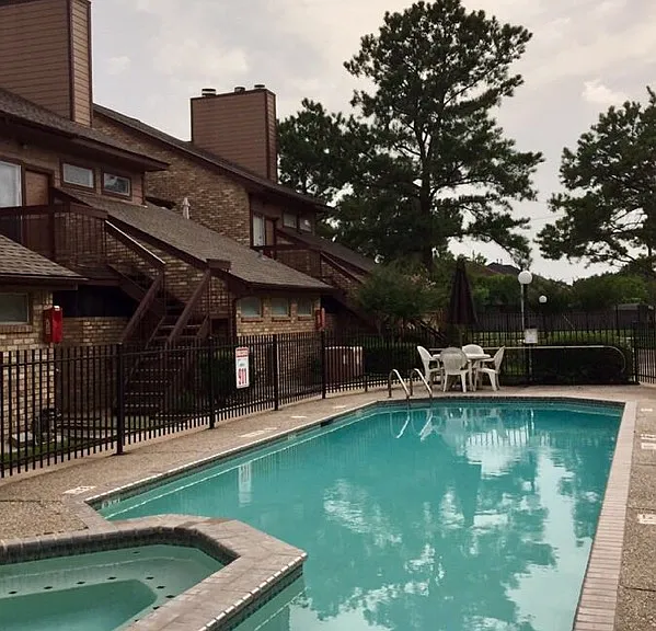 Willow Run Townhomes — Photo 14