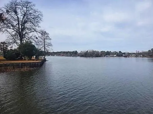 1281 Waters Edge Dr, Summerton, SC 29148