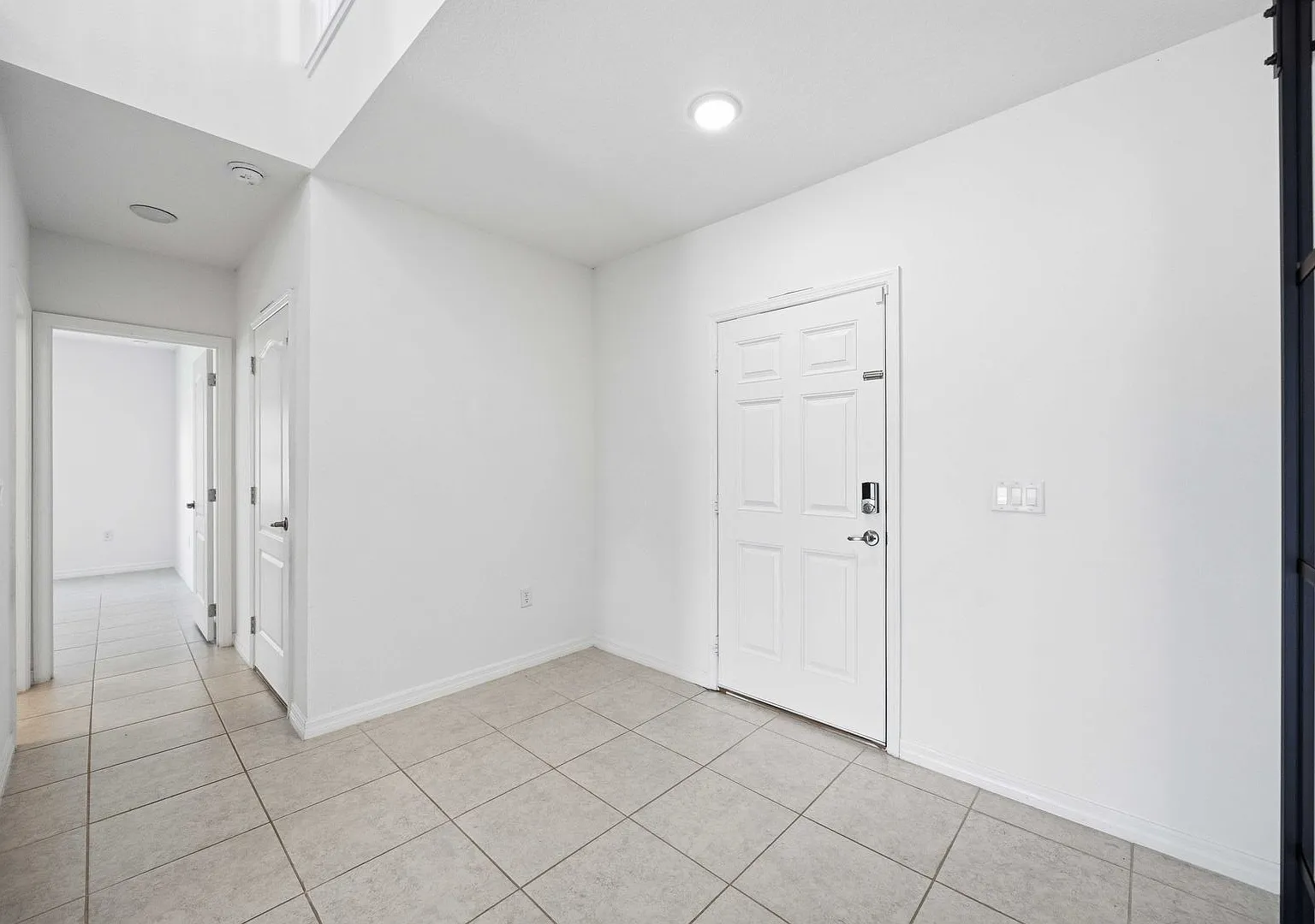Nearly 3000 sqft 5-Bedroom Home with Loft & 3.5 Baths — Photo 3