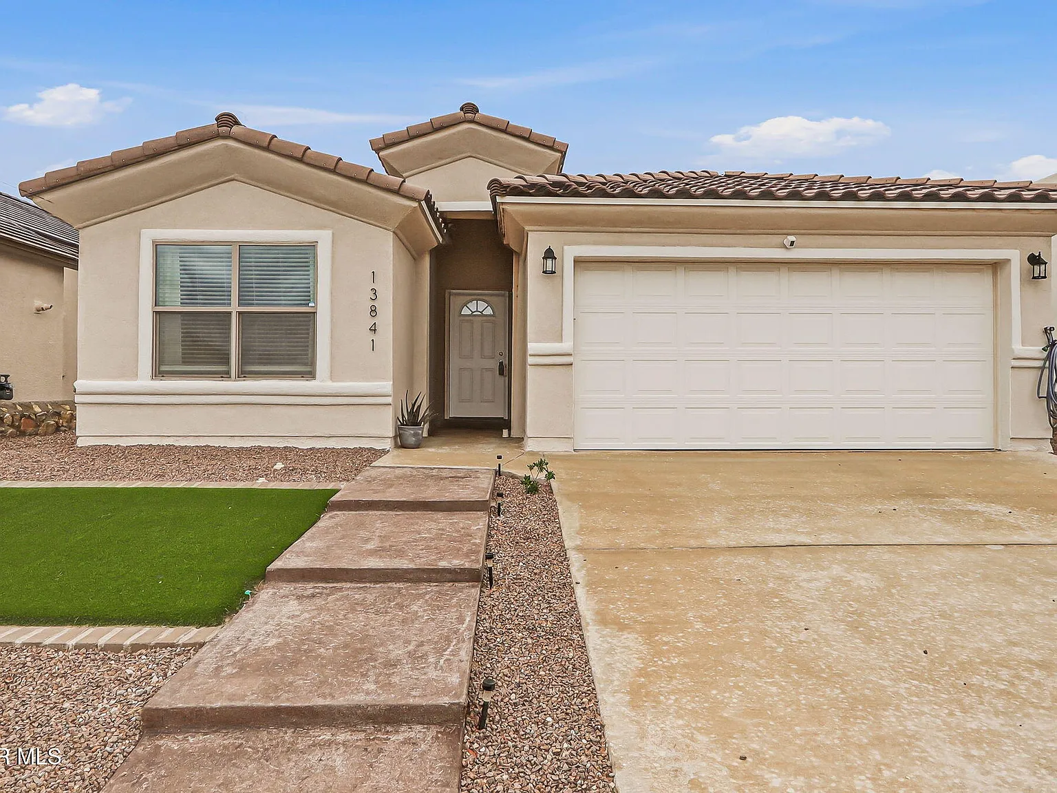 3 bed, 2.0 bath, 1493 sqft, $2,150 — Photo 2