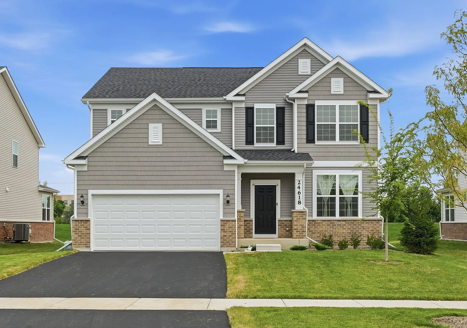 4 bed, 2.5 bath, 2716 sqft, $4,200 — Photo 1