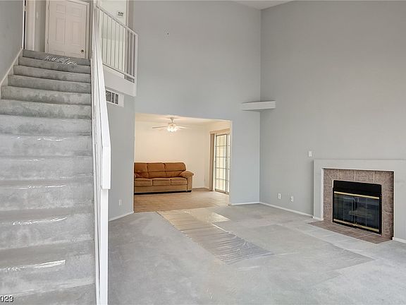 5th image of 1024 Grammy Dr