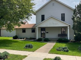 104 W Pine St, Le Roy, IL 61752