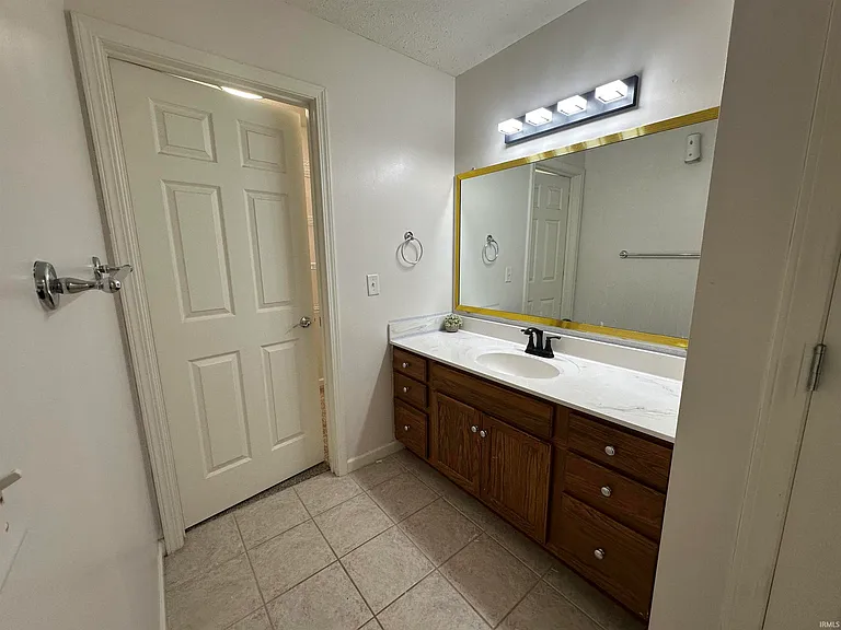 10686 Fall Creek Dr — Photo 10