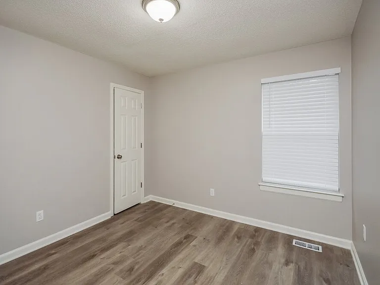 5490 Northcut Dr — Photo 14