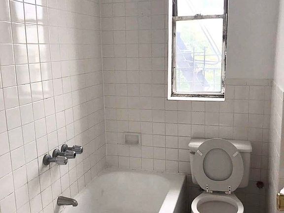 5th image of 2500 Webb Ave #3E