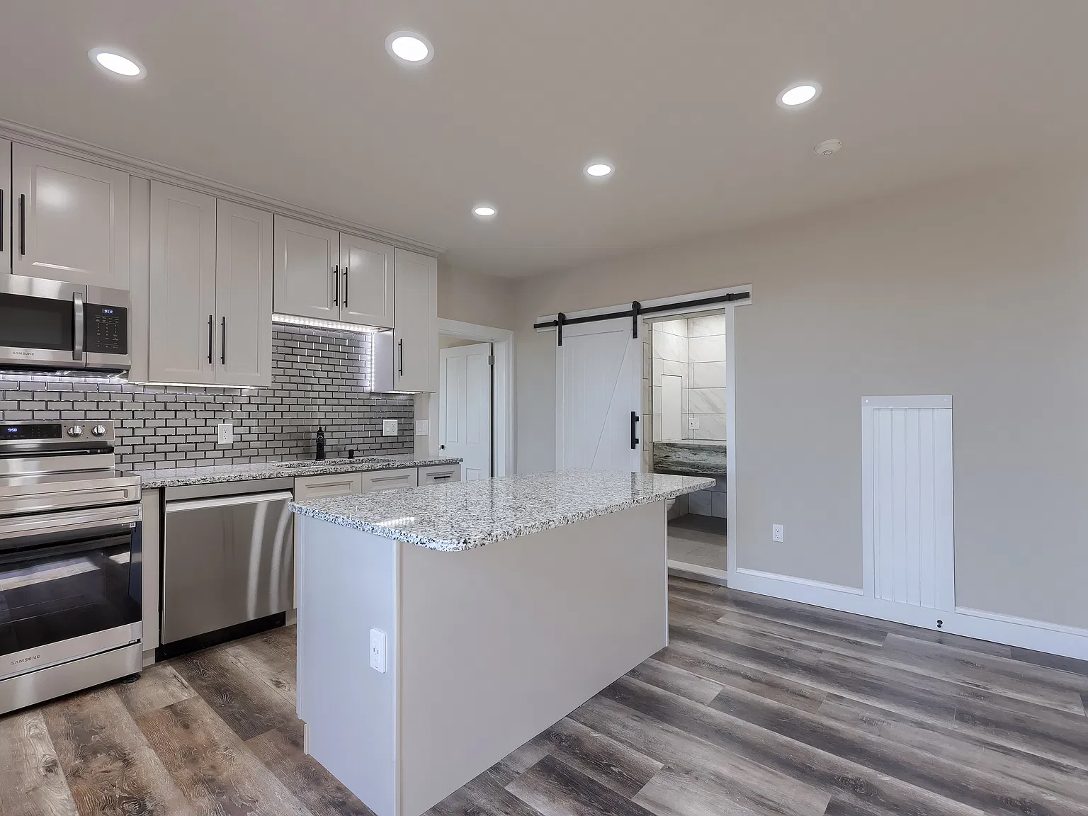 75 E Main St — Photo 2