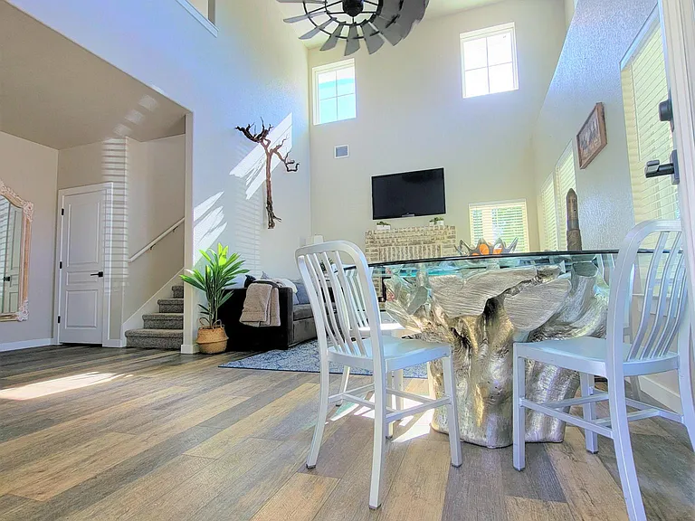 938 N Union Ave — Photo 11