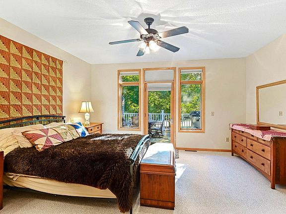 5th image of 14802 Margaret Pl