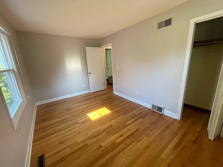 917 Hamlin St — Photo 11