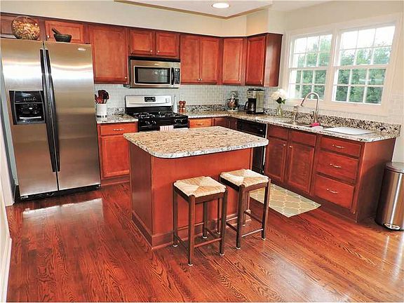 4th image of 313 Marshall Heights Dr