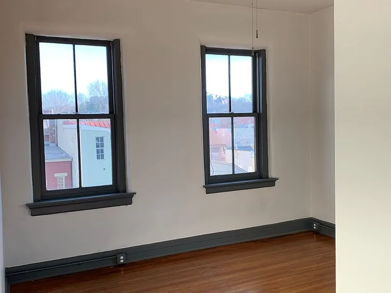 913 Monmouth St #3C — Photo 6