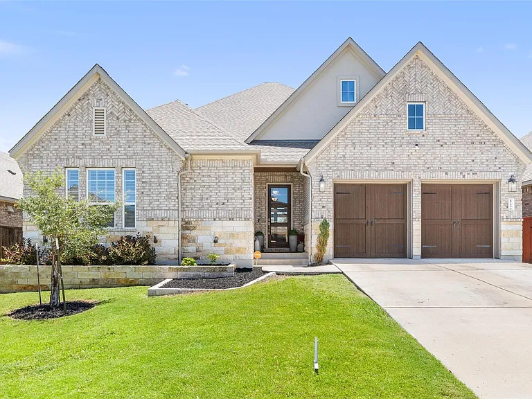 1608 Carmine Dr — Photo 1