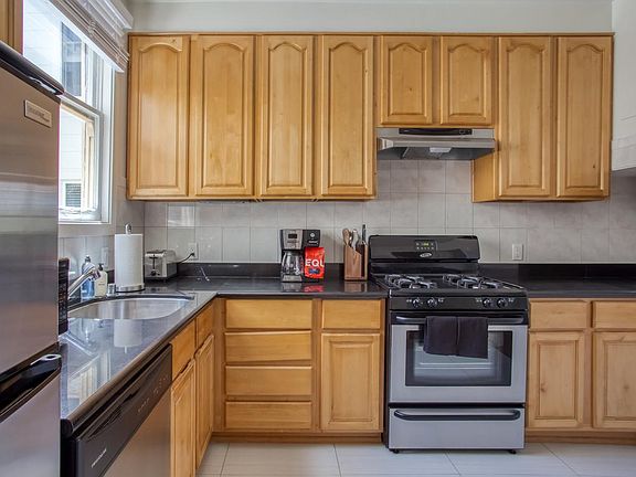 4th image of 2510 W Orange Ave