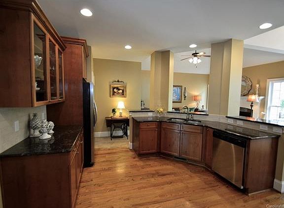 4th image of 7481 Pine Glade Dr