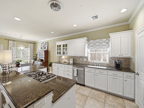 3rd image of 8806 E 110th Pl