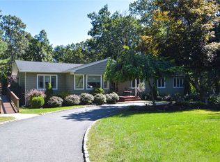 12 Chiswell Dr, Melville, NY 11747