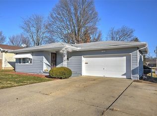 110 Pennsylvania Dr, Decatur, IL 62526