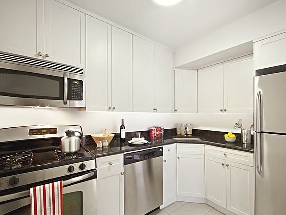 4th image of 355 S End Ave APT 21J
