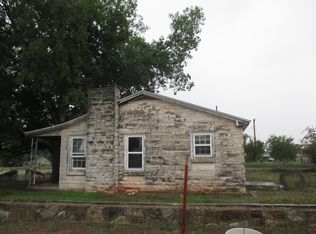 500 N 6th St, Crowell, TX 79227
