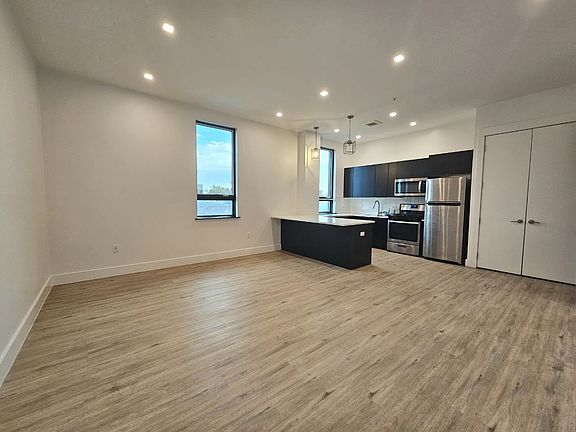 2nd image of 720 Park Ave #7