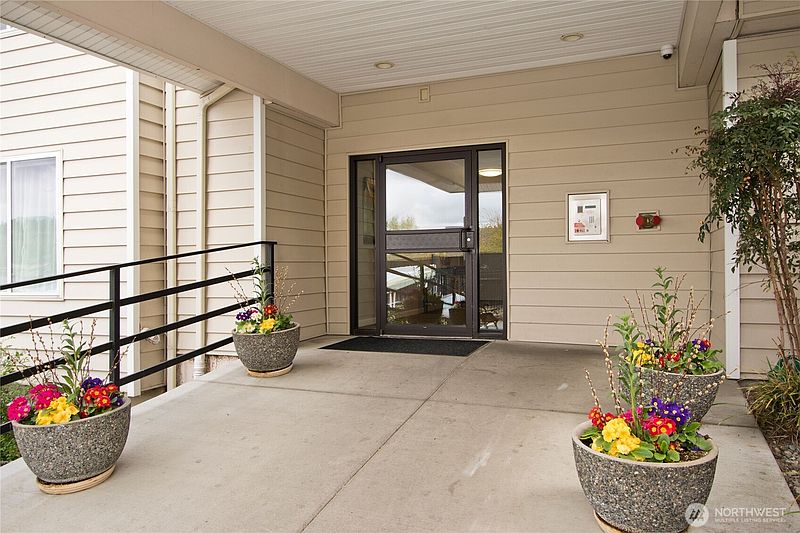 4th image of 5021 Ripley Lane N #102