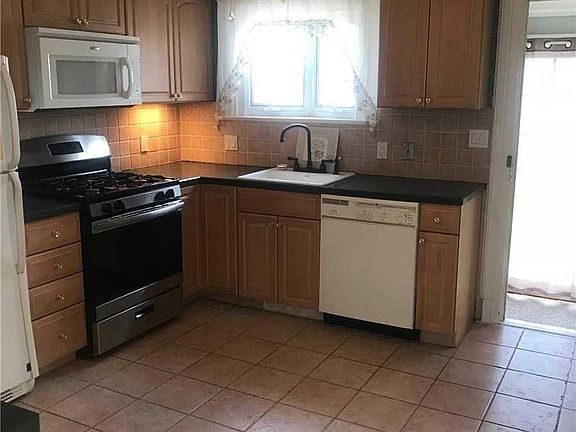 2nd image of 2760 Landing Ave