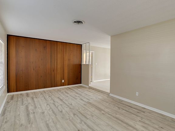 5th image of 550 Saint Dunstan Way