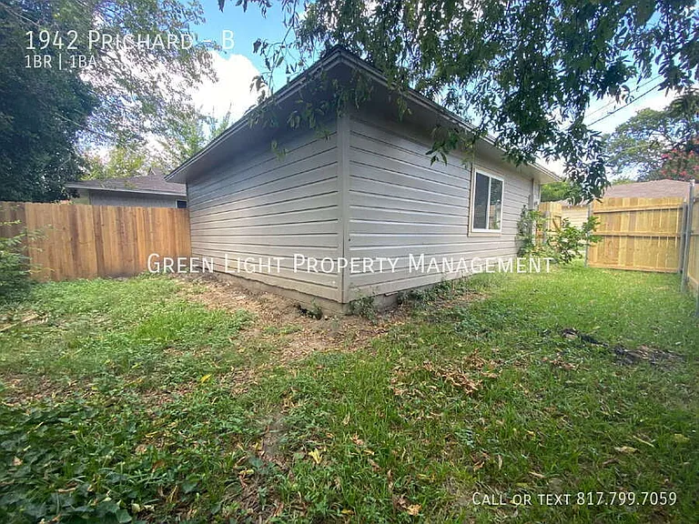 1942 Prichard Ln #B — Photo 12