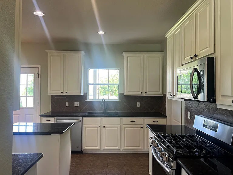 1318 Willow Bluff Dr — Photo 6